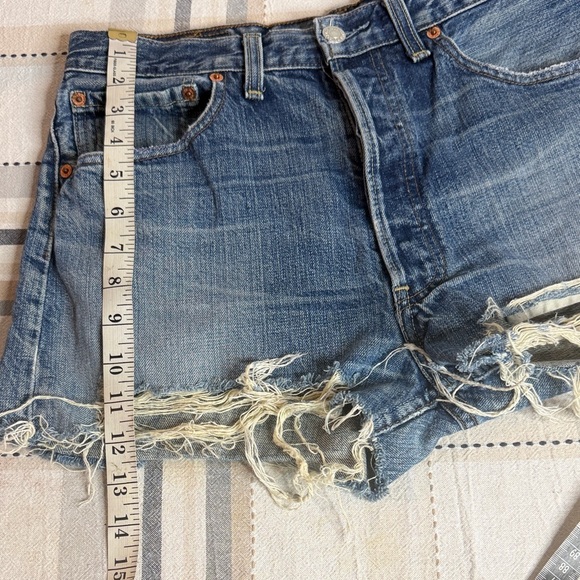 Vintage 501 Levi Jean shorts - Picture 9 of 14